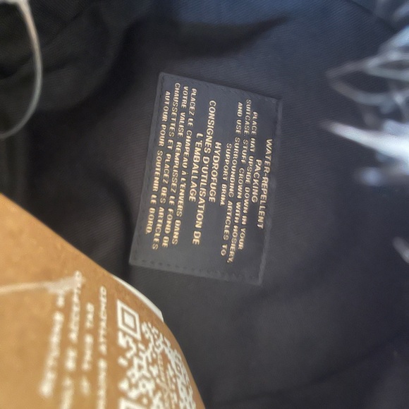 Eric Javits Silver Invincible Winter Puffer Bucket Hat NWT - Picture 8 of 10